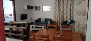 a living room with a couch and a table at Alojamiento Rural Mirador del Valle in Baños de la Encina