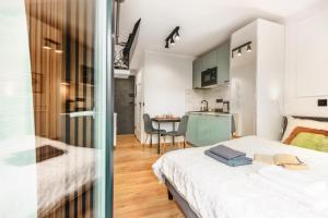 a hotel room with a bed and a kitchen at Stylowe Apartamenty w Centrum in Wrocław