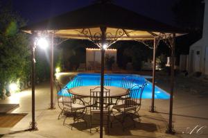 Πισίνα στο ή κοντά στο Chez Isabelle et Guy B&B
