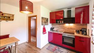 Kuchyň nebo kuchyňský kout v ubytování Ferienwohnung Sonnenkind Altaussee