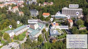 une vue aérienne sur le campus de la maison avide dans l'établissement Spa Resort Sanssouci, à Karlovy Vary