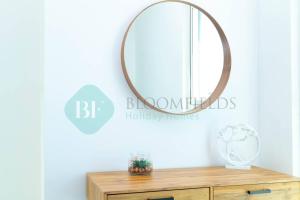 Gallery image of Bloomfields Elite 10 Studio Sports City in Dubai