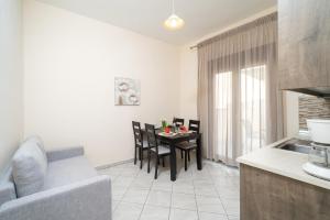 Posezení v ubytování Maria Dina Apartments 1 + 33 fotografií