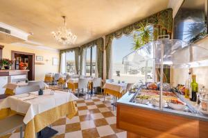 Restauracja lub miejsce do jedzenia w obiekcie Hotel Panorama