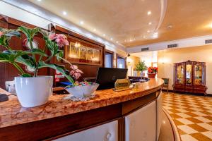 Telewizja i/lub zestaw kina domowego w obiekcie Hotel Panorama