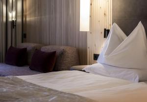 Postel nebo postele na pokoji v ubytování Adler Spa Resort Dolomiti