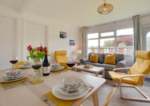 Gallery image of No. 2 The Poop Deck in Dartmouth +4 photos