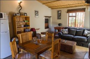 a living room with a table and a couch at Pat Busch Mountain Reserve in Robertson