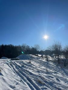 FeWo "Waldblick" und "Gartenblick" mit Pool und Kinderspielplatz v zimě