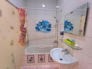 Kylpyhuone majoituspaikassa 永旺旅店 Yong Wong Hostel