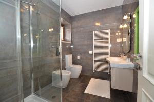 Ένα μπάνιο στο Casa degli Artisti +29 φωτογραφίες