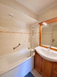 Bilik mandi di Pied des pistes/Hyper centre/Balcon/Parking +17 gambar