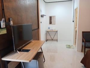 TV a/nebo společenská místnost v ubytování Khlong Thom Resort + 34 fotografií
