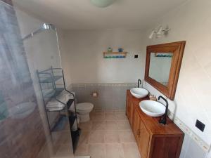 a bathroom with two sinks and a toilet at Casa Luz in Yaiza