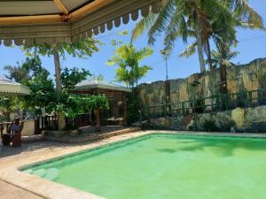 Bazén v ubytování Simala Retreat Resort Cebu nebo v jeho okolí