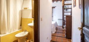Koupelna v ubytování Hotel Rural Valleoscuru + 37 fotografií
