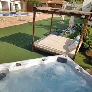 a jacuzzi tub in a backyard with a bed at Artmonia in Castalla