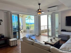 Χώρος καθιστικού στο Beautiful Palms at Wailea Condo!