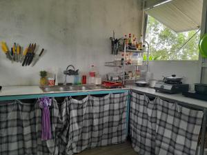 Kuchyň nebo kuchyňský kout v ubytování Summer Stations Homestay Binh Chau - Ho Coc Beach - Vung Tau