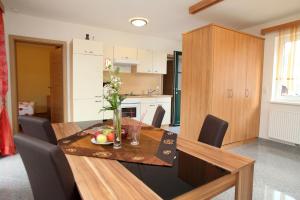 Kuchyň nebo kuchyňský kout v ubytování Apartmenthaus Franz Kleindienst