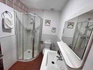 Ванная комната в Apartamentos Empul " Tunidos House "
