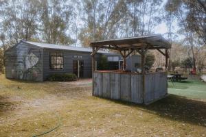 Tiny House 10 at Grampians Edge外面的花园