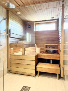 a bathroom with a sauna with wooden walls and a window at Levin Kunkku C9 in Levi