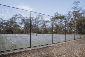 Tenis a/nebo squash v ubytování The Traveller Escape at Grampians Edge nebo okolí
