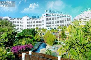 Taman di luar EL CANO MagicWorld MarinaDor