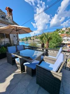 a patio with chairs and tables and an umbrella at Apartment by the sea in Ika