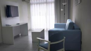 TV a/nebo společenská místnost v ubytování BLUESEA Lagos de Cesar