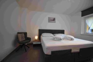 A bed or beds in a room at Ferienwohnung Dackel