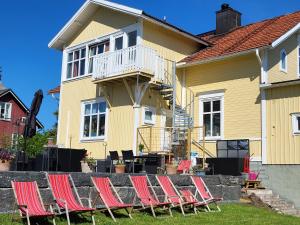 a group of chairs sitting in front of a house at Hotell Floras Trädgård in Öregrund