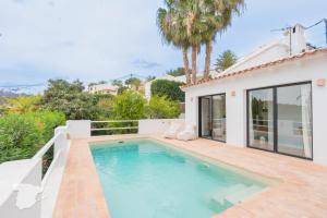 a swimming pool in the backyard of a house at CostaBlancaDreams Casa Tres in Benissa Costa in Fanadix