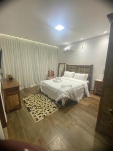 Een bed of bedden in een kamer bij Pousada Canto da Seriema