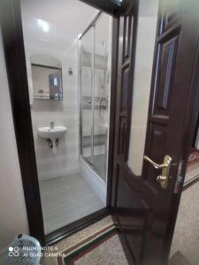 Kylpyhuone majoituspaikassa Vilari Odessa