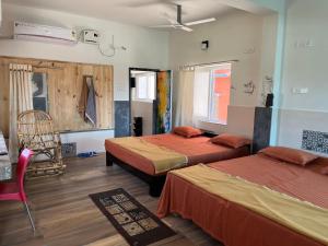 Voodi või voodid majutusasutuse NIRMAN HOMESTAY 5 minutes walk to beach toas