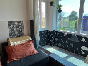 Istumisnurk majutusasutuses NIRMAN HOMESTAY 5 minutes walk to beach