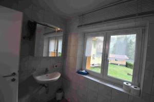 A bathroom at Ferienwohnung Dackel
