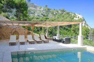 Bazén v ubytování Rustic luxury Villa Fulmin nebo v jeho okolí