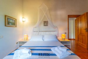 Ένα ή περισσότερα κρεβάτια σε δωμάτιο στο Magnifica villa immersa nella natura con spa privata a due passi dal mare