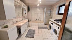Ένα μπάνιο στο Villa Andreas +19 φωτογραφίες