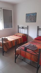 מיטה או מיטות בחדר ב-Casa di campagna pace e tranquillità