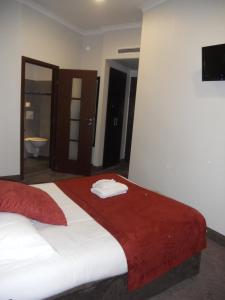 Postel nebo postele na pokoji v ubytování Hotel De Suède