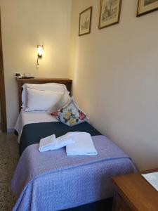 a hotel room with a bed with towels on it at BnB Villa Melany vicino Centro in Lucca