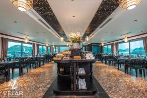 Restaurace v ubytování Velar of the Sea