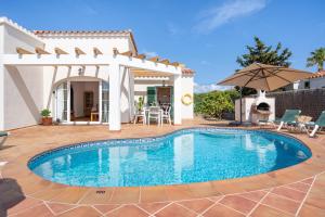 Πισίνα στο ή κοντά στο Villa Isabel in Cala En Porter
