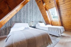 Un pat sau paturi într-o cameră la Luderna - Casa Serra Nauta