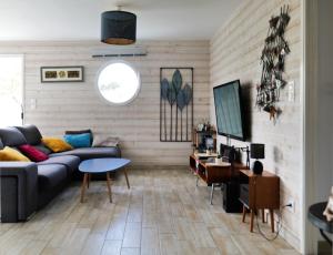 Χώρος καθιστικού στο Jolie maison en bois à 2 kms de la plage de Brem Sur Mer - 6 personnes