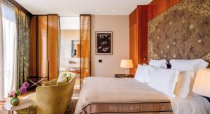 Postel nebo postele na pokoji v ubytování Bvlgari Hotel Milano